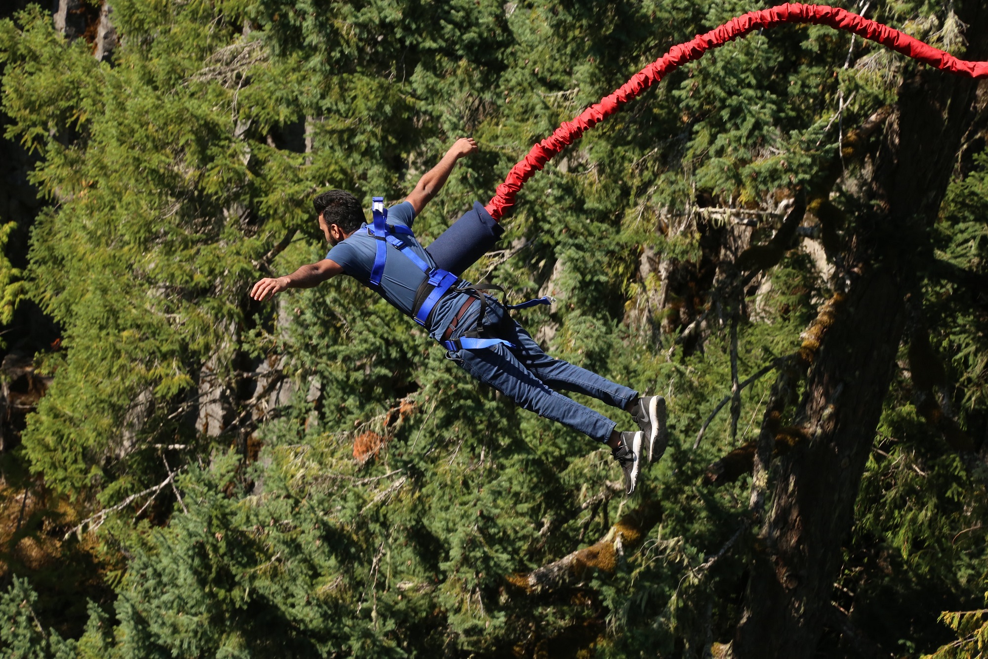 Bungee Jumping is an extreme sport where you feel the thrill from free-falling.