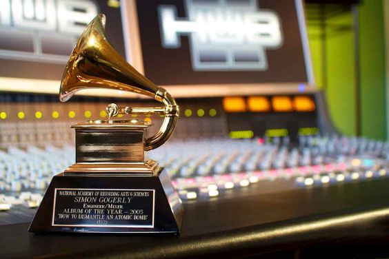 Die Liste der Gewinner des Grammy und der besten Leistungen