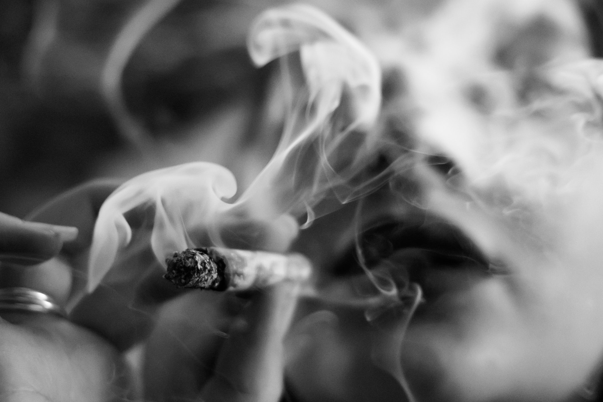 ¿Fumar marihuana es legal en Colombia? Te contamos todo sobre el tema.