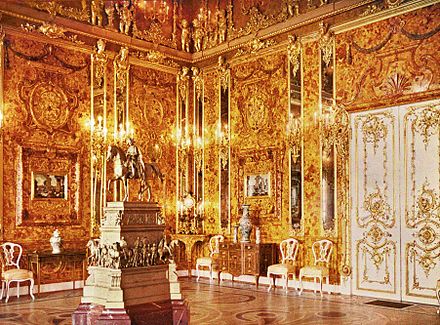 Art stolen by nazis: The amber room