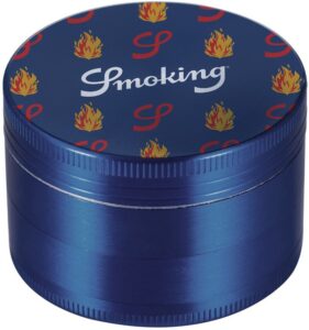 Qué es un grinder: modelo azul Smoking Fire Grinder.