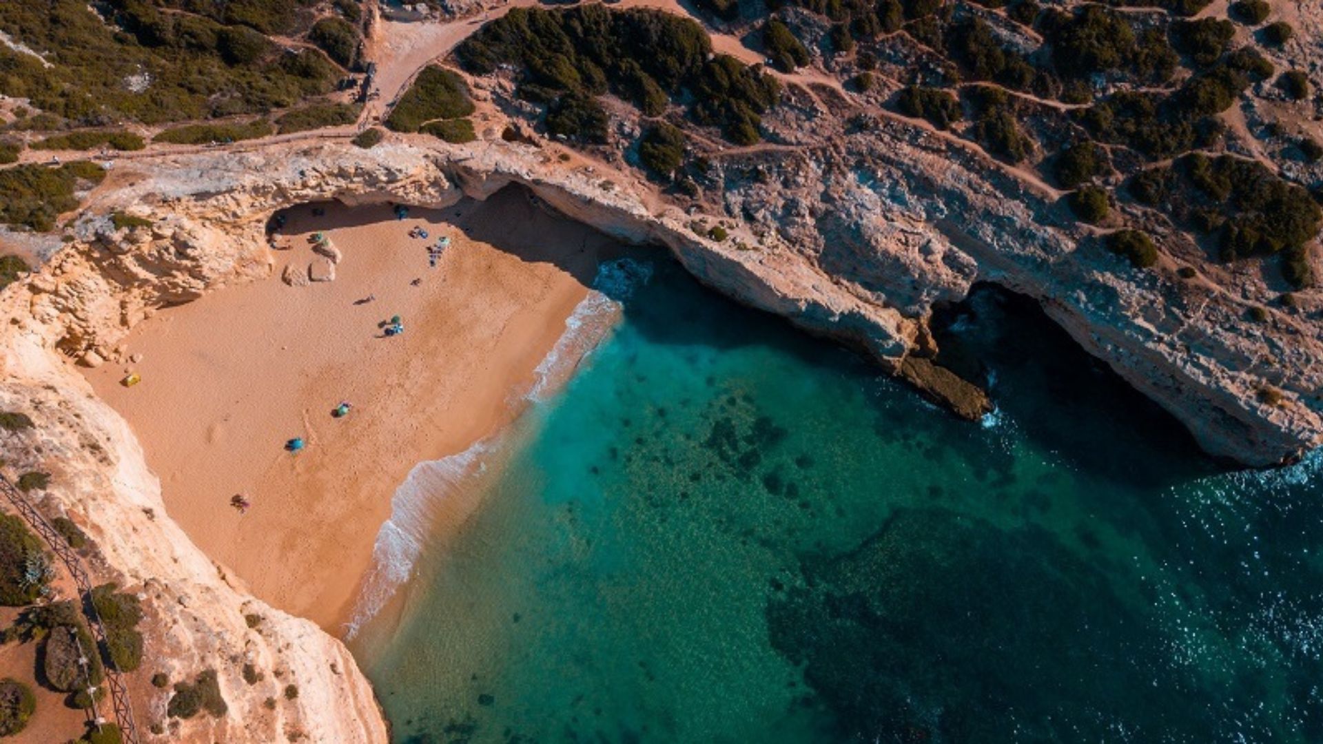 Descubra as praias mais bonitas de Portugal.
