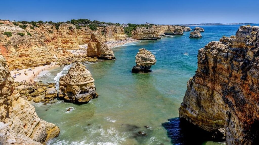 Praias mais bonitas de Portugal: Praia da Marinha, Lagoa.