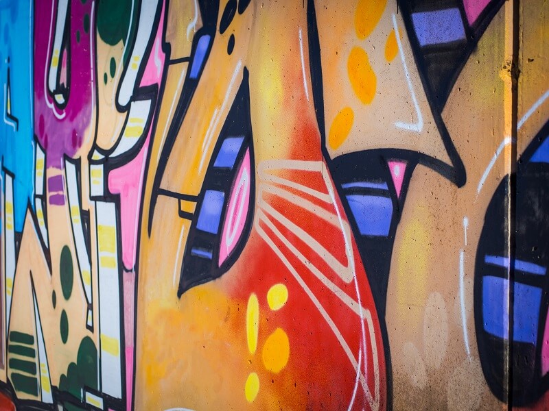 Descubra os melhores grafiteiros brasileiros e suas obras no street art.