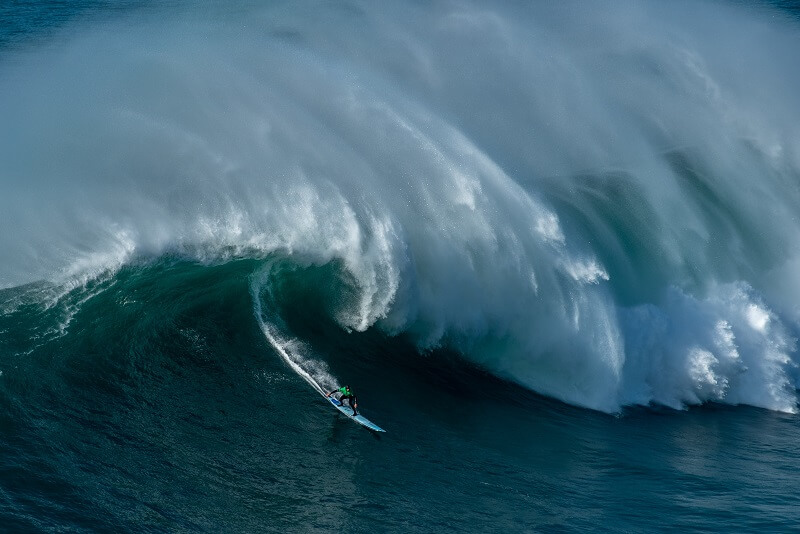 Quem surfou a maior onda na Nazaré.