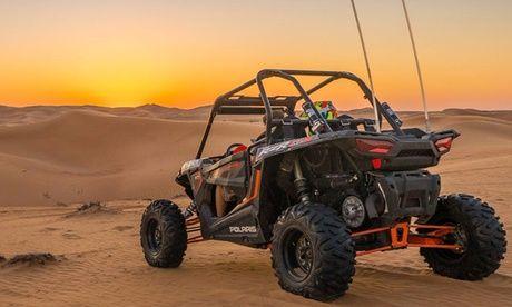 Reise nach Dubai: Machen Sie eine Dünenbuggy-Tour in den Dünen.