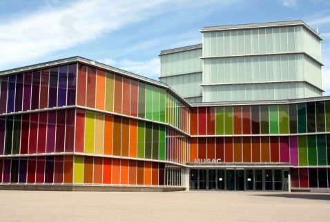 Fachada del Musac: Museo de Arte contemporáneo de Castilla y León.