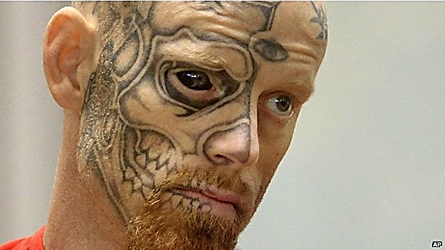 Jason Barnum, tatuaje en el ojo derecho.