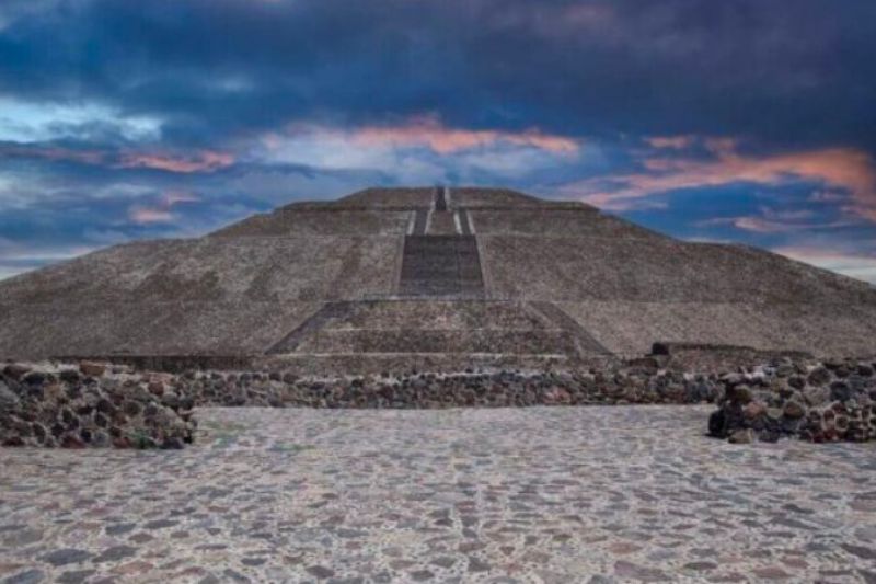 Discover the ancient ruins of Mexican pyramids Teotihuacan