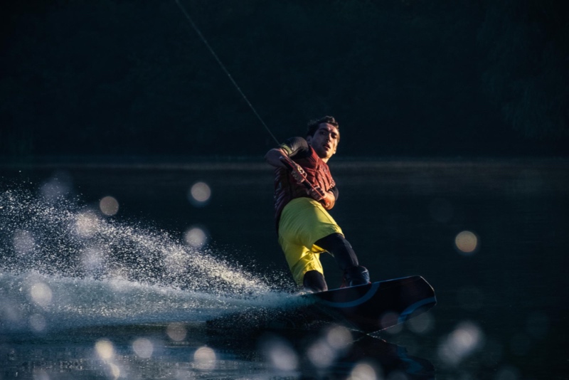 Qué es el Barefoot water skiing