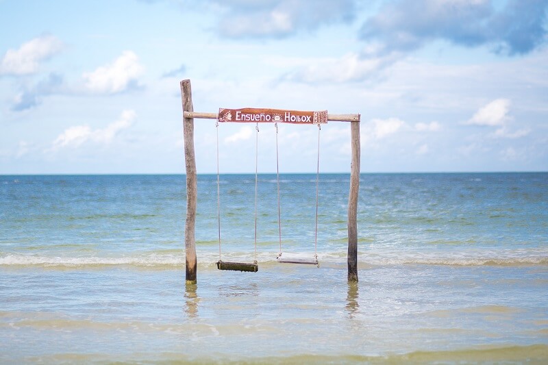 Discover Holdbox Island beach