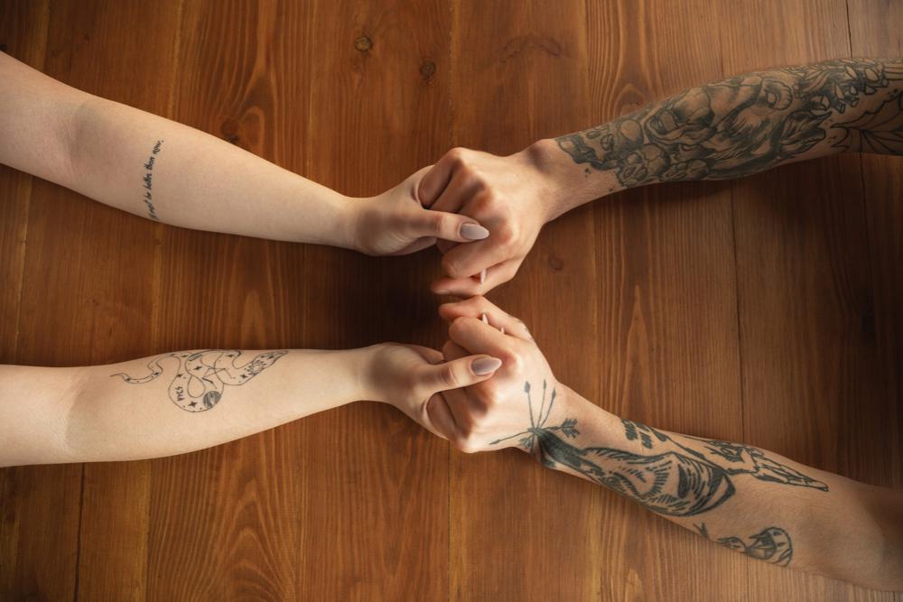Schlechte Tattoos für Paare: schrecklich, aber lustig, entdecke sie!