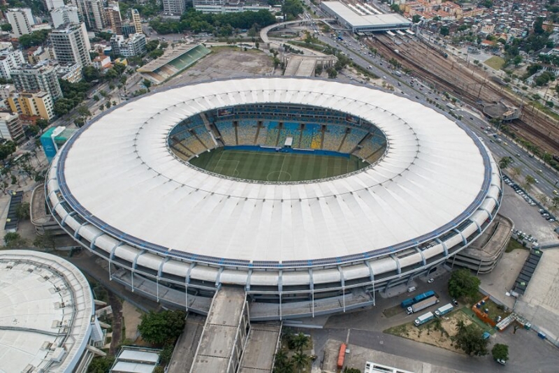 Visite o Estadio Maracanã.