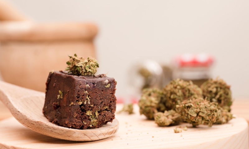Learn how to make the Space cake, a great Cannabis cake.