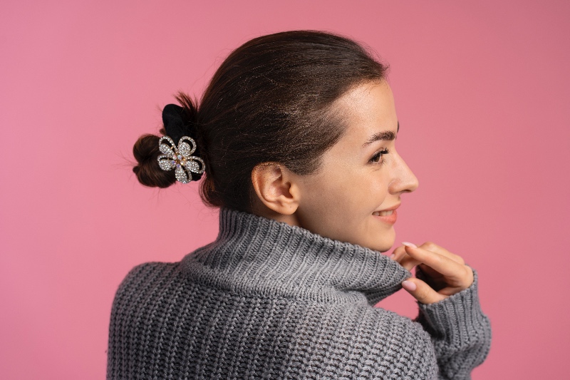 Step-by-step guide on how to use a French hair pin for elegant hairstyles