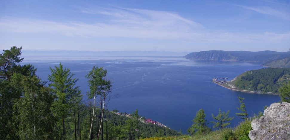 Baikalsee: der tiefste und älteste See der Welt. Ein toller Blick auf den Baikalsee.
