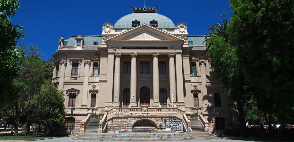 Descubre los Museos en Santiago que no te puedes perder.
