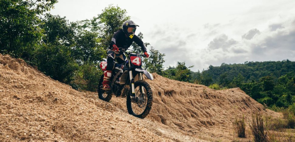 how-to-jump-a-motorbike Discover how to jump a Motorbike!