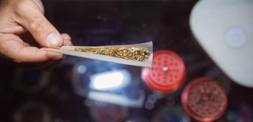How to roll a blunt: a step-by-step guide by Smoking® Paper.