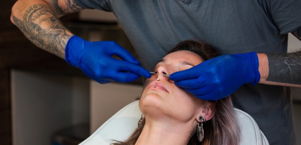 nostril-piercing-healing-time Discover all about Nostril Piercing: healing time, jewelry, and more!