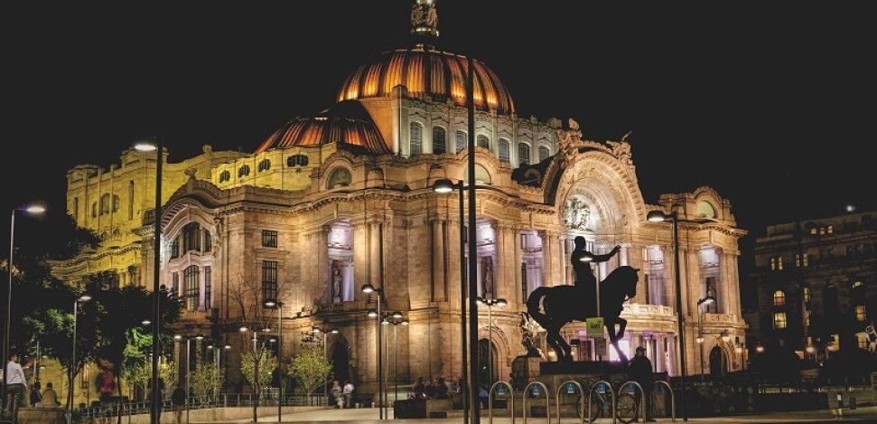 Descubre las bellezas del Palacio de Bellas Artes por dentro.