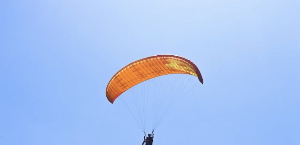 Aquí te contamos todo sobre el Parapente con motor en Argentina.