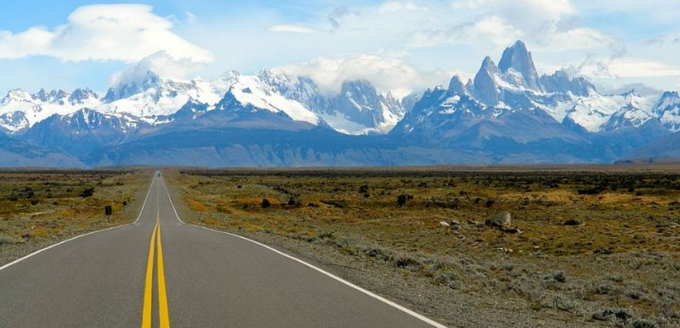 Hacer la ruta 40 en auto, un viaje espectacular en Argentina.