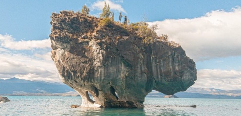 Visita La Catedral de Mármol en Chile.